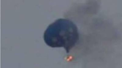 Los tres viajaban en el globo, que según testigos presidenciales se incendió en el aire tras impactar contra un cable del tendido eléctrico. Foto cortesía ABC7