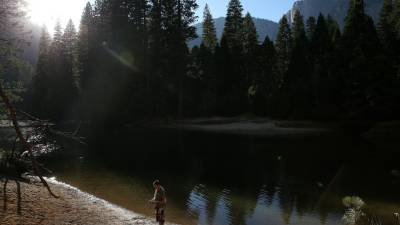 El parque Yosemite recibe a cientos de turistas cada año.