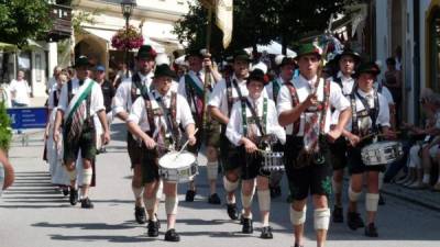 Cada año, los alemanes hacen una serie de actividades para celebrar la reunificación de su país.
