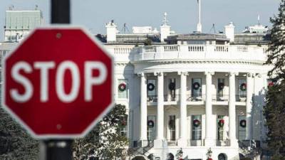Los opositores y algunos republicanos acusan al presidente de inflar el problema de la inmigración con fines políticos y dicen que un muro no es la mejor forma de garantizar la seguridad en la frontera.