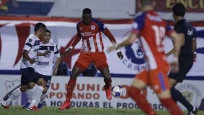 Yustin Arboleda ha sido bien marcado por la defensa del Honduras Progreso.