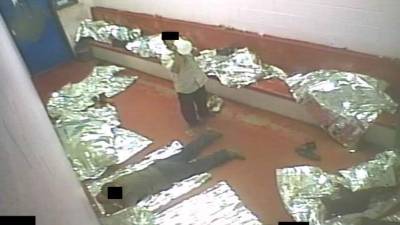 Organizaciones pro-inmigrantes exigen que se mejoren las condiciones en los centros de detención de inmigrantes en la frontera de EUA.