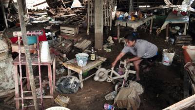 Los damnificados del sector de Agua Caliente, Acapulco, regresaron a sus viviendas a rescatar algunas pertenencias.