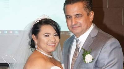 Yessica Waleska Hernández y Orlando Rangel disfrutan de su amor por la isla de Roatán.