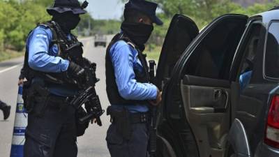 Operativo de la Policía durante el toque de queda absoluto en el sur de Honduras.