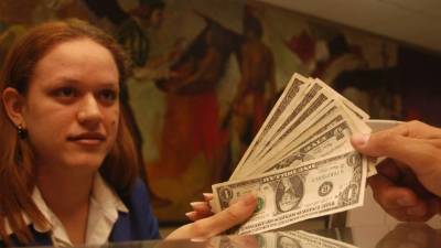 En Honduras, diversos servicios de pagan en dólares.