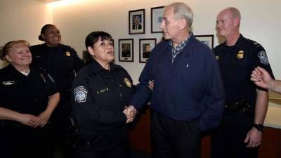 El secretario de Seguridad Nacional de EUA (DHS), John Kelly, durante su recorrido por la garita de San Ysidro en California. EFE