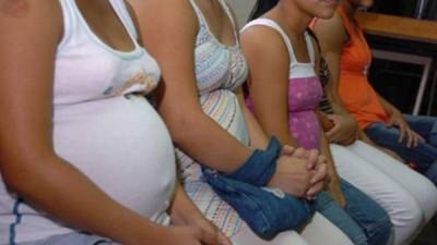 Por lo general, el procedimiento se realiza en las primeras etapas del embarazo con el fin de reducir el riesgo para la madre.