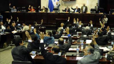 El gobernante Partido Nacional, que actualmente tiene 71 diputados, verá reducida su bancada a 48, mientras que el Liberal de 45 a 25, según los resultados oficiales preliminares de las elecciones en la fórmula para diputados. EFE/Archivo