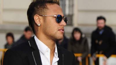 Momento en que el crack brasileño llegaba a los tribunales. Foto AFP.