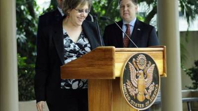 La embajadora de Estados Unidos en Honduras, Lisa Kubiske.