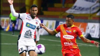 Alex López durante el partido de vuelta de las semifinales contra el Herediano. Foto @LDACR