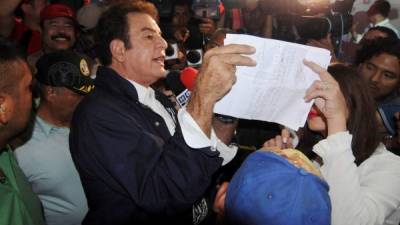 Salvador Nasralla encabeza las elecciones de Honduras, según un primer informe oficial del TSE.
