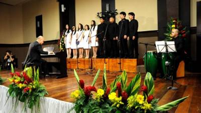 Magistral presentación de talentosos adolescentes.