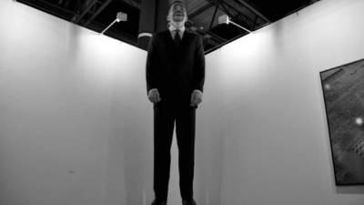 El ninot de Felipe VI, obra de Santiago Sierra y Eugenio Merino que se exhibe en la 38 edición de Arco, ya ha recibido varias ofertas 'internacionales' de compra, entre ellas la de 'un museo privado de Panamá', han explicado a Efe fuentes de La Prometeo Gallery, que asegura que no será indultado. EFE