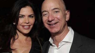 El fundador y presidente de Amazon, Jeff Bezos, batió récords al comprar una lujosa mansión en Beverly Hills (EEUU) por 165 millones de dólares, la más cara de la historia en todo el condado de Los Ángeles, donde residen numerosas celebridades.