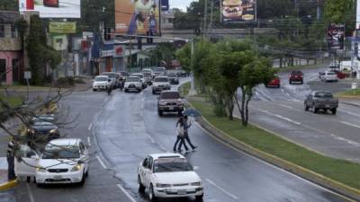 Un fenómeno dejó lluvias leves ayer en San Pedro Sula.