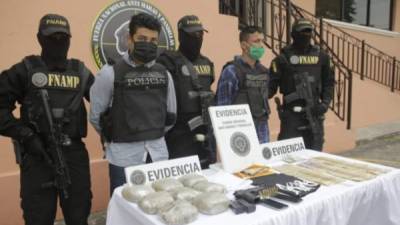 De acuerdo con las investigaciones de la Policía, ambos son miembros activos de la Mara Salvatrucha y se dedican a la venta de droga sicariato y extorsión.