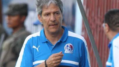 El colombiano Carlos Restrepo, director técnico del Olimpia.