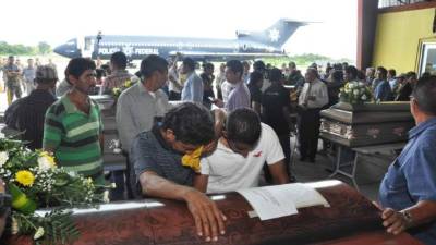 Según el documento 82 hondureños fallecidos fueron repatriados de México; 63 de Estados Unidos; siete de España; dos de Costa Rica, uno de Belice, uno de Italia, uno de República Dominicana, uno de Venezuela y otro de Ecuador. Foto de archivo.