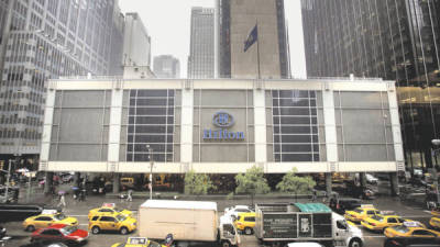 Hilton ha arrendado sus marcas a franquiciadores, pero sigue poseyendo propiedades insignia, como el New York Hilton Midtown