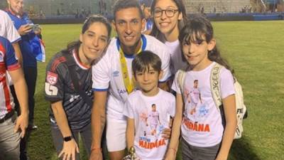 El futbolista trasladó desde que llegó a Olimpia, en 2019, a su familia hacia la capital hondureña.