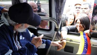 Fidel Castro abandonó su retiro unas horas para visitar a una delegación venezolana en la isla.