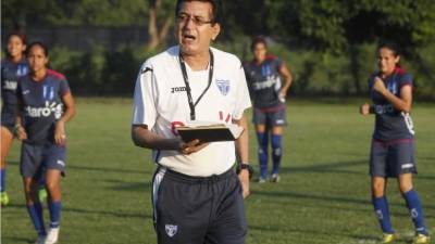 Miguel Escalante es el timonel de las muchachas.