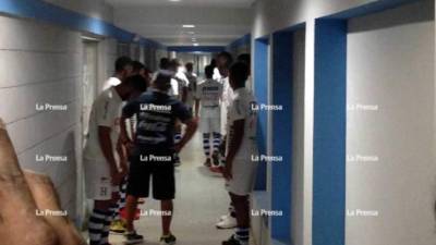 Los jugadores de la Sub-20 de Honduras entrenaron en los pasillos del estadio Olímpico.