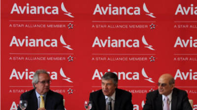 Desde la izq.: Roberto Kriete, Fabio Villegas y German Efromovich, todos ellos altos ejecutivos de Avianca.