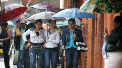 Continúa alerta verde por fuertes lluvias