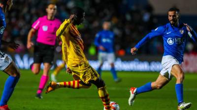 Dembélé en el momento que saca el zurdazo que se fue al fondo de las redes.