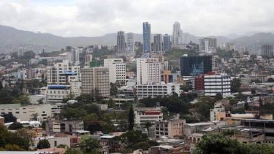 Panorámica de la ciudad hoy, sábado 29 de septiembre 2018, en Tegucigalpa (Honduras). Tegucigalpa, la capital de Honduras, fundada por un grupo de españoles mineros hacia 1578, cumple hoy 440 años de fundación, aunque su condición de la ciudad más importante del país la adquirió muchos años después. EFE