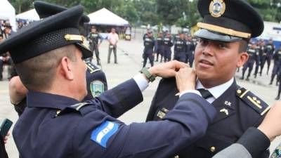 Personal de la escala básica y oficiales ocuparán un rango más alto en la Policía.