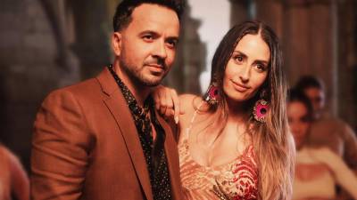 Luis Fonsi y Hiba Tawaji.