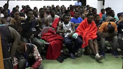 Los migrantes fueron llevados a un centro de atención tras ingresar en territorio español.