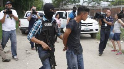 Un supuesto pandillero detenido en Chamelecón.