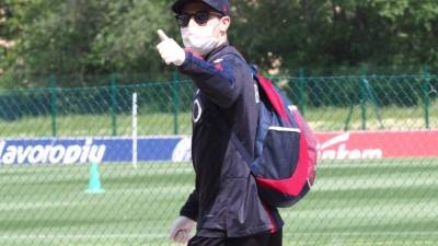 Tras 55 días de confinamiento para contener el coronavirus, Italia ha empezado la denominada Fase 2, la de convivencia con esta enfermedad, y, tras el visto bueno del Ministerio del Interior, algunos futbolistas de Italia ya han vuelto a pisar el césped. Fotos EFE, AFP y Juventus.com