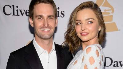 La pareja famosa Evan Spiegel y Miranda Kerr