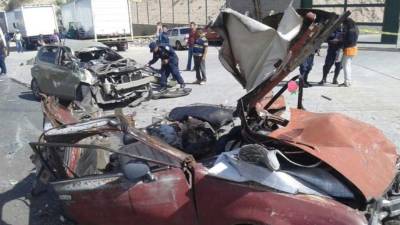 Los dos vehículos quedaron casi destruidos.