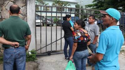 Los parientes reclamaron ayer los cadáveres.