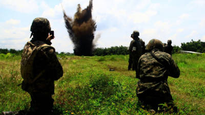 La destrucción de pistas clandestinas forma parte de la llamada Operación 'Armadillo' que emprende el Ejército hondureño.
