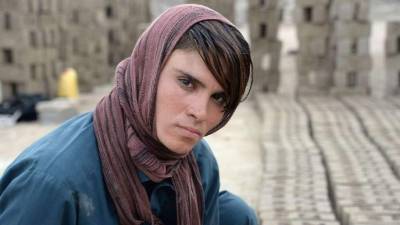 Sitara Wafadar realiza actividades como si fuera un hombre.