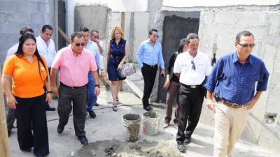 Los directivos y agremiados se reunieron ayer para conocer los avances de la obra.