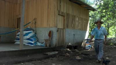 Con sus propios esfuerzos, los pobladores de este sector.