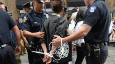 Los arrestos ocurrieron frente al Centro de Detención en Manhattan.