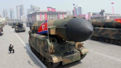 Corea del Norte enseñó al mundo su arsenal de misiles en un gran desfile militar con el que celebró su mayor fiesta nacional y lanzó el mensaje a Estados Unidos de que el país está preparado para la guerra en caso de agresión.