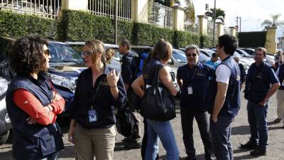 Un grupo de 40 observadores de la Unión Europea salió ayer de la capital a los 18 departamentos del país para vigilar las elecciones generales de este domingo.