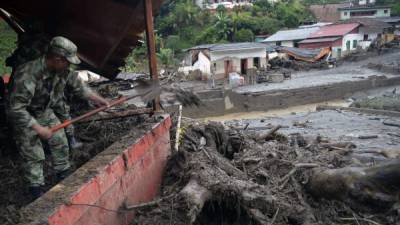 Los rescatistas colombianos continúan con la búsqueda de supervivientes bajo el lodo por el deslizamiento en Antioquía.