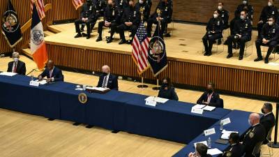 Biden se reunió con las autoridades de Nueva York para discutir medidas contra la violencia armada en la ciudad.